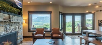 Neville Way, hot tub, privacy, views!