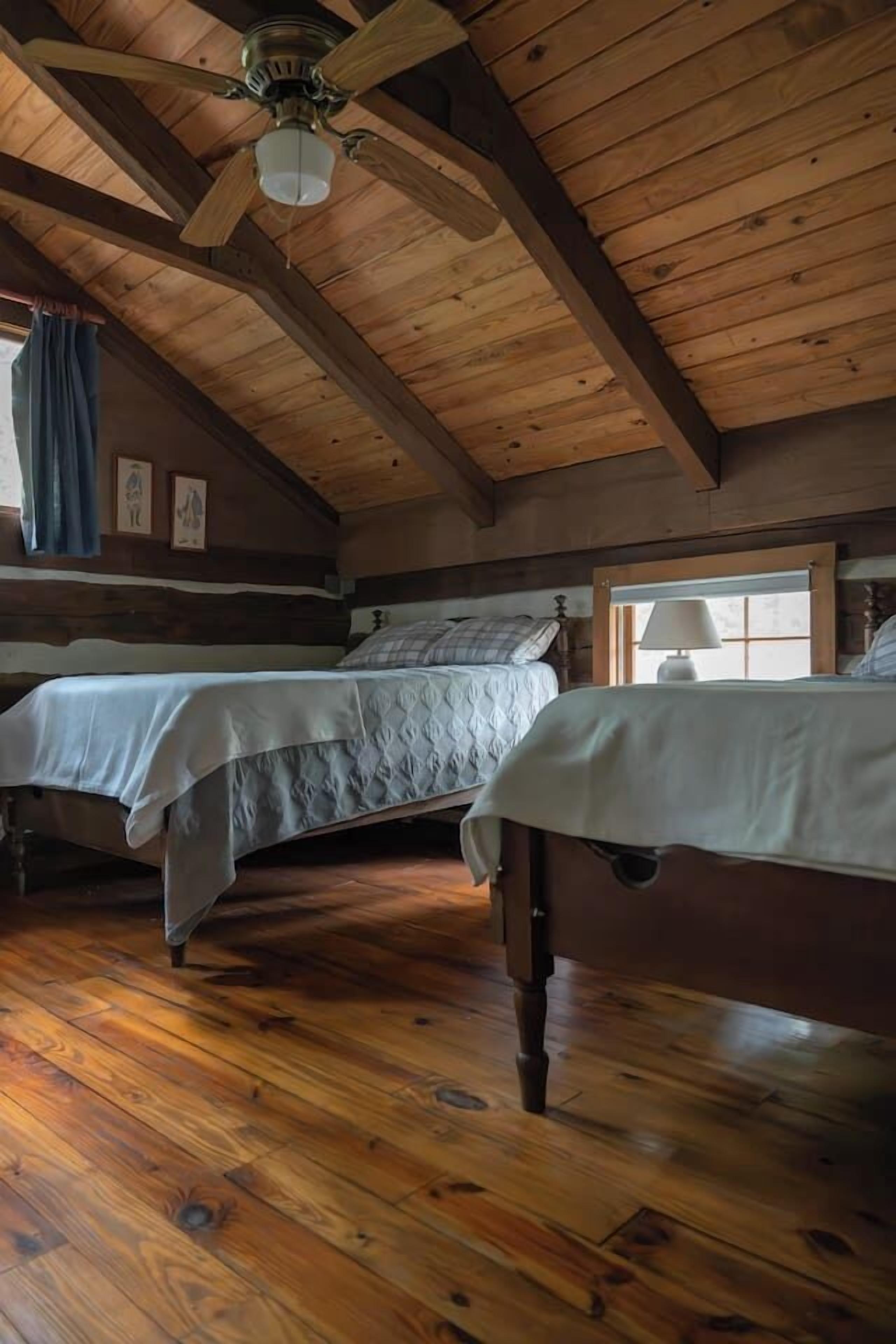 4 bedrooms, travel crib, WiFi, bed sheets