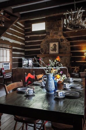Dining - Private Cabin Overlooking Savage Gulf State Park (Beersheba Springs)