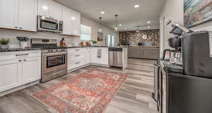 Modern 3-Bed, 2-Bath Retreat in the Heart of Tulsa