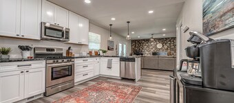 Modern 3-Bed, 2-Bath Retreat in the Heart of Tulsa