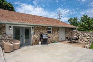 Unclassified image, 2 of 22, button - Modern Retreat in the Heart of Tulsa w/ Garage (Tulsa)