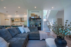 TV, fireplace, stereo