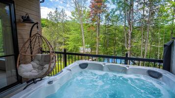 Tina de hidromasaje al aire libre