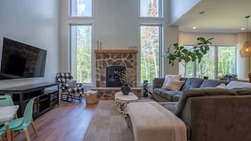 TV, fireplace, stereo