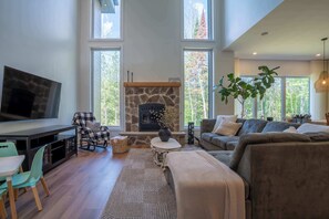 TV, fireplace, stereo