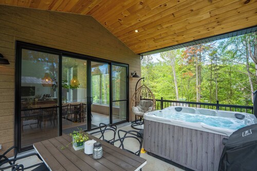 Spa, Pool table, Lake access | Le 515 Beaulac