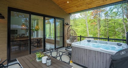 Spa, Pool table, Lake access | Le 515 Beaulac