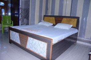 Family Room | Free WiFi - Shivdham Guest House (Misrikh)