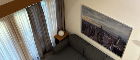 TV, livros, aparelho de som