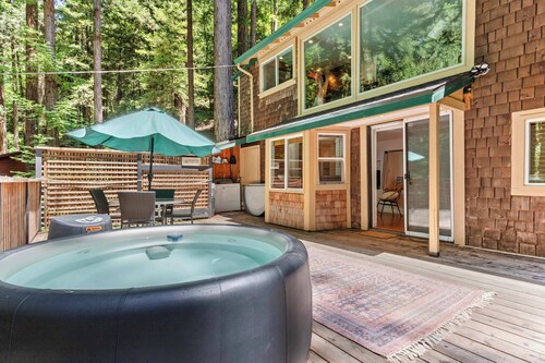 Redwood Cabin w/ Hot Tub | Canyon View | Dogs OK