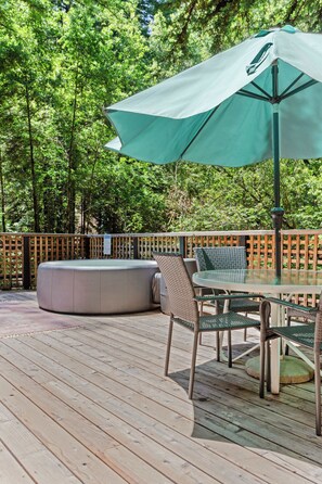 Outdoor dining - Redwood Cabin w/ Hot Tub | Canyon View | Dogs OK (Guerneville)