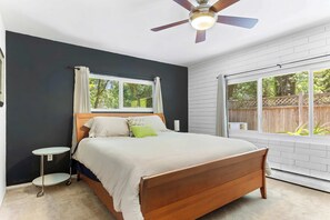 3 bedrooms, desk, iron/ironing board, WiFi