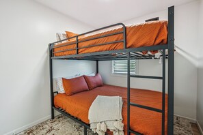 2 quartos, ferros/tábuas de passar roupa, Wi-Fi de cortesia