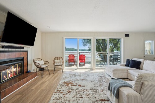 The Big Muddy Riverfront Bungalow