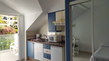 Frigorífic, microones i cafetera i tetera