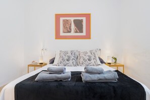 2 室のベッドルーム、アイロン / アイロン台、WiFi、ベッドシーツ