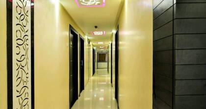 hotel skylawn surat