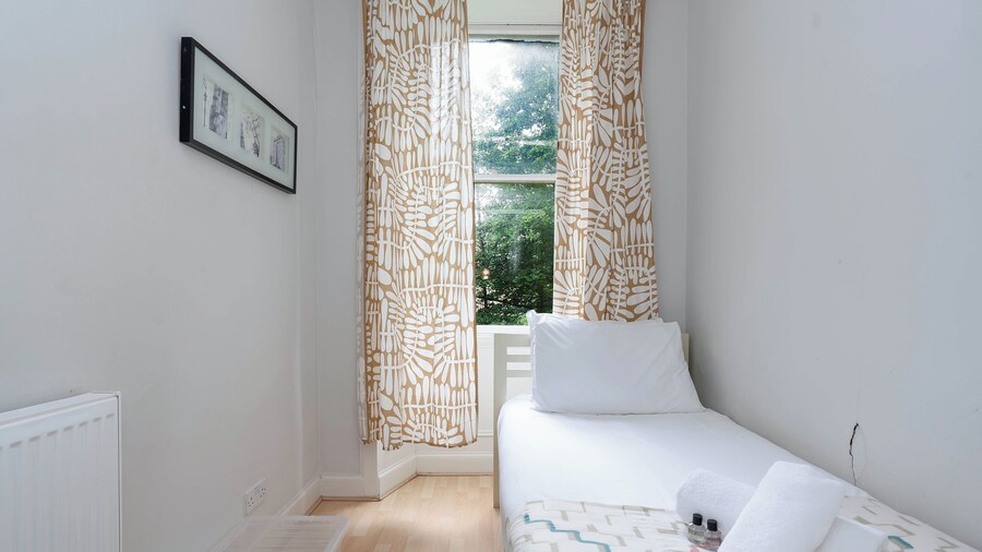 Charming Edinburgh Apartment With City Views Very Close TO Edinburgh Castle