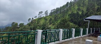 Hotel Relax Max Sariyatal Nainital