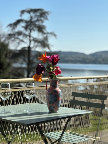 Green Appartament Apartment, Lake view surrounded by greenery