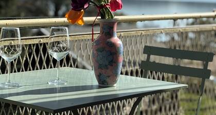 Green Appartament Apartment, Lake view surrounded by greenery