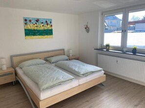 1 bedroom, WiFi, bed sheets - Apartment 'Rheingold' with Private Terrace, Private Garden and Wi-Fi (Kehl)