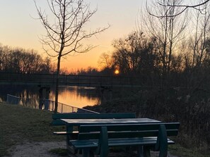 Outdoor dining - Apartment 'Rheingold' with Private Terrace, Private Garden and Wi-Fi (Kehl)