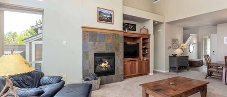 Téléviseur, foyer, bureau