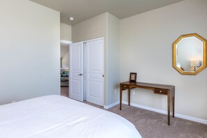 3 chambres, fer et planche à repasser, Wi-Fi, draps fournis