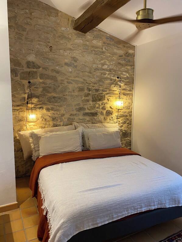 2 bedrooms, WiFi, bed sheets