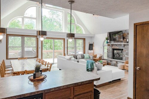 Lake View - Hot Tub - Game Room