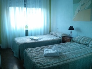 4 bedrooms, bed sheets