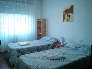4 bedrooms, bed sheets