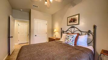 3 bedrooms, iron/ironing board, WiFi, bed sheets