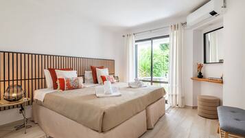 Tabla de planchar con plancha, wifi gratis y ropa de cama