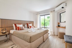 Family Villa, Garden View | Iron/ironing board, free WiFi, bed sheets