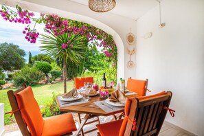 Family Villa, Garden View | Terrace/patio
