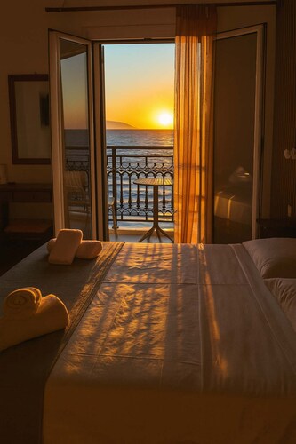 Beachfront Panorama Apartm - Kythira Seaside Gem