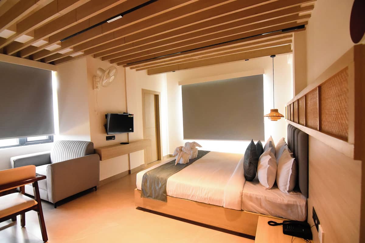 Premium Suite | Desk, free WiFi