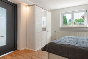 1 bedroom, WiFi, bed sheets - Apartment '1' with Shared Terrace, Shared Garden and Wi-Fi (Herdwangen-Schönach)