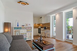 Living area - Apartment '1' with Shared Terrace, Shared Garden and Wi-Fi (Herdwangen-Schönach)