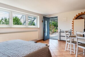 1 bedroom, WiFi, bed sheets