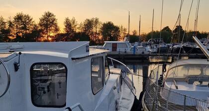 Spend the night on a boat near Sneek, Joure & Heerenveen