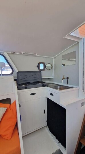 5 bedrooms, WiFi, bed sheets