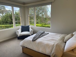 6 室のベッドルーム、デスク、アイロン / アイロン台、WiFi