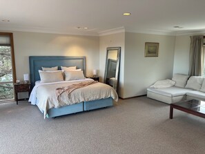 6 bedrooms, desk, iron/ironing board, WiFi