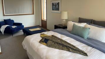 6 bedrooms, desk, iron/ironing board, WiFi