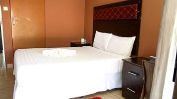 Desk, laptop workspace, iron/ironing board, free WiFi