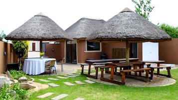 Poolside bar